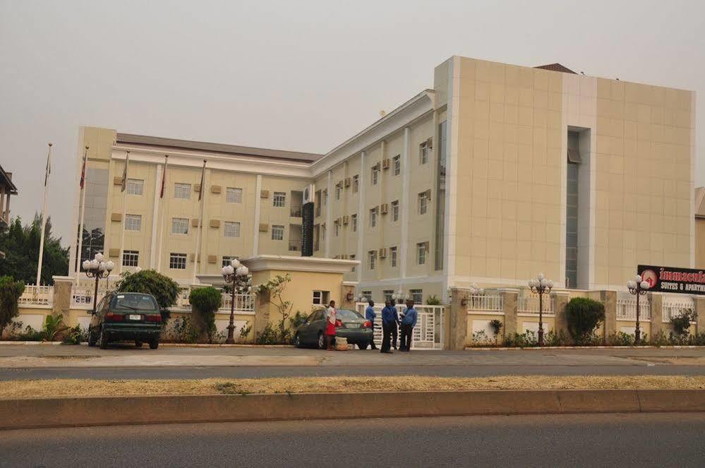 Immaculate Suites And Apartments Mobushipe Exterior foto